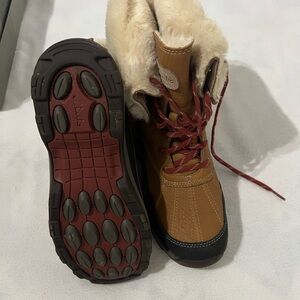 Clarks Tan and Red Winter Boots